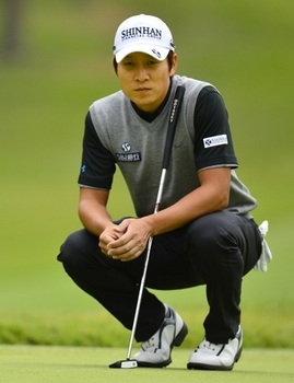 2013日本オープンゴルフ選手権の最終日追い上げそうなキム・キョンテの画像.jpg