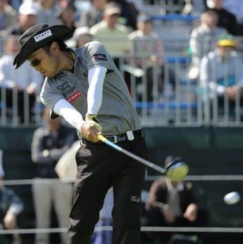 日本オープンゴルフ選手権2013で初日トップに立った片山晋吾の画像.jpg